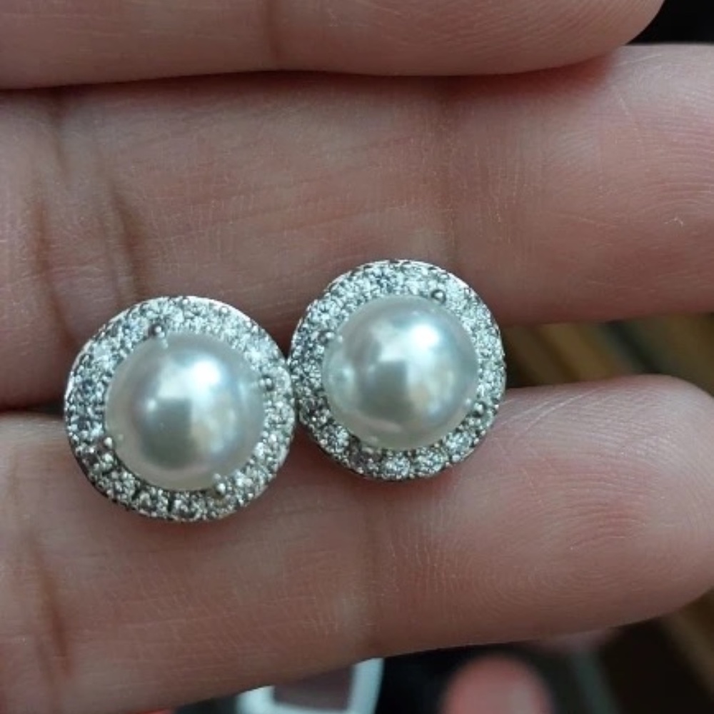NEW!! Bridal white freshwater pearl earrings.